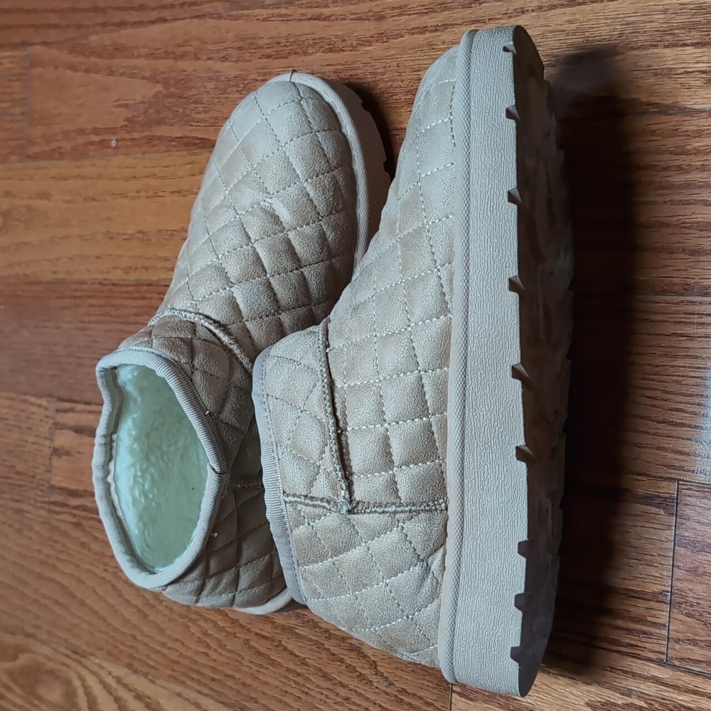 Journee Collection Tazara Women's Quilted Booties